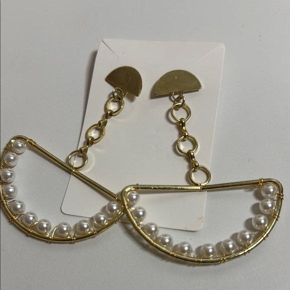 Elegant Gold and Pearl Drop Earrings - Picture 1 of 1